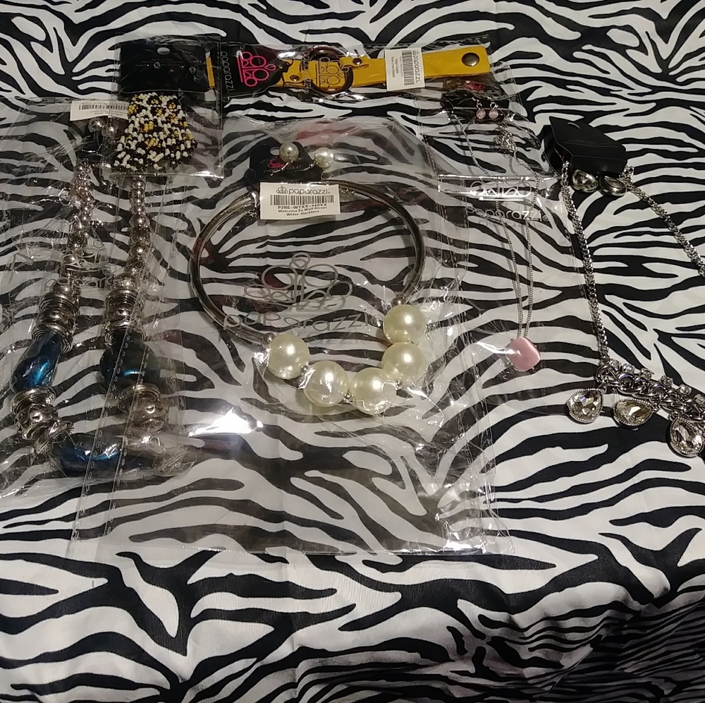 6 pieces of jewelry. Matching set. 1 bracelet